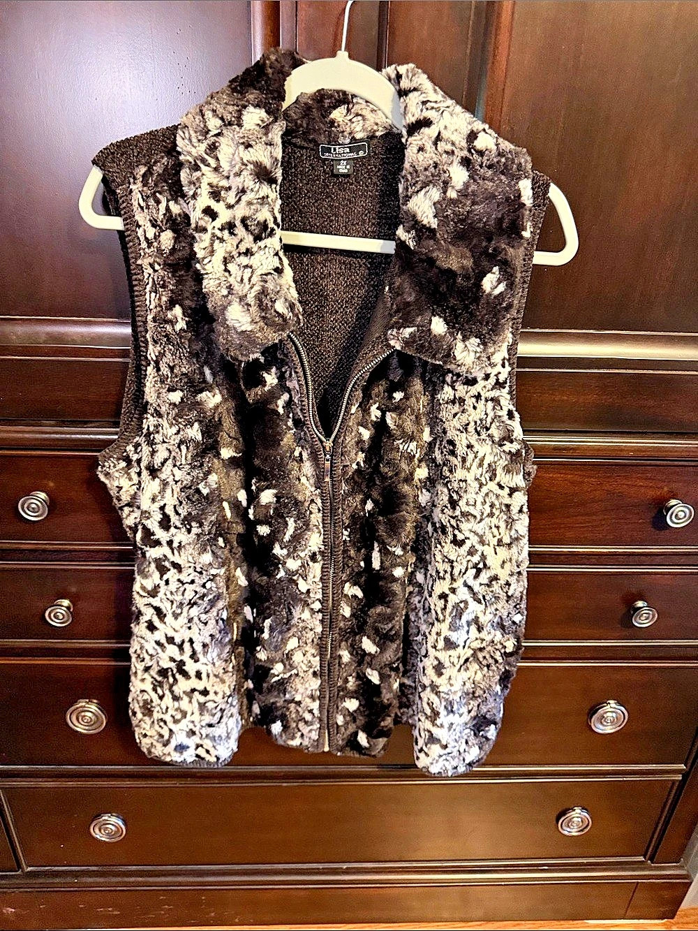 L.E.I. International Faux Fur Animal Print Vest Size 2X Like New
